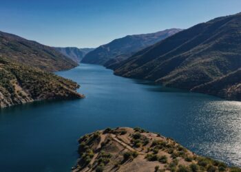 شاهد مجرى نهر الفرات على الأراضي التركية
