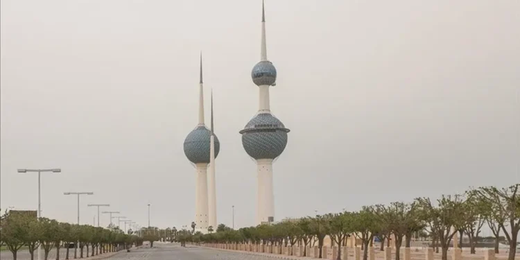 الكويت توقع عقودا بقيمة 1.3 مليار دولار لصيانة الطرق مع شركات تركية وقطرية
