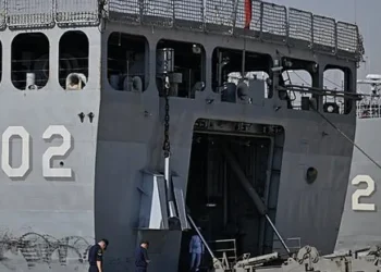 وصلت إلى مرفأ بيروت السفينة التابعة للبحرية التركية التي انطلقت لإجلاء المواطنين الأتراك من لبنان