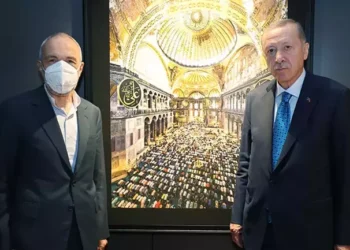 الرئيس أردوغان يتفقد معرض صور عن مسجد آيا صوفيا التاريخي