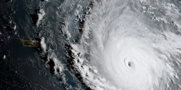شاهد صور الأقمار الصناعية لمسار إعصار ميلتون القوي أثناء تحركه من خليج المكسيك باتجاه ولاية فلوريدا بالولايات المتحدة
