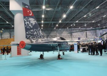 وزير الدفاع التركي يفتتح معرض “ساها إكسبو” للصناعات الدفاعية والطيران في إسطنبول