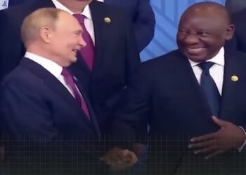 رؤساء الدول في قمة بريكس ينتظرون حضور الرئيس أردوغان لالتقاط صور تذكارية