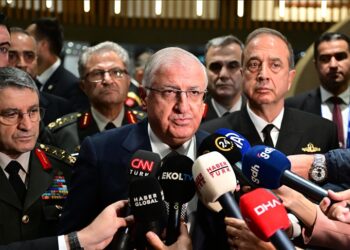 وزير الدفاع التركي يتوعد برد موجع على الهجوم الإرهابي في أنقرة