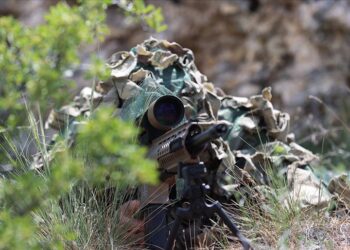 تدريبات الجيش التركي لإصابات الأهداف بدقة تامة من خلال أنظمة الأسلحة بما في ذلك الجيل الجديد من مدافع الهاوتزر Fırtına والطائرة المقاتلة F-16 ومروحية ATAK وصواريخ Cirit وUMTAS وOMTAS