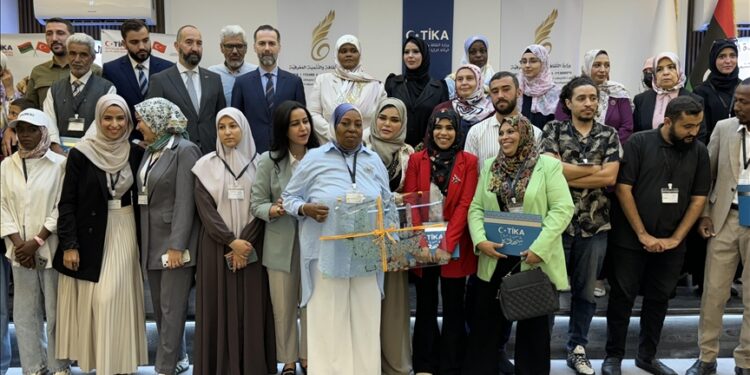 نظمتها تيكا التركية.. ليبيون يتخرجون من دورة للخط والإيبرو بطرابلس