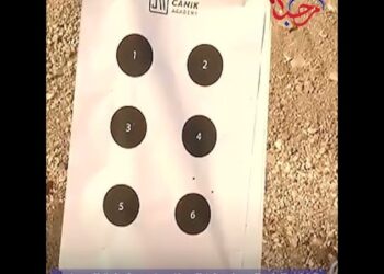 الكلب الآلي المسلح "بارز" التركي ينجح بإصابة الهدف أثناء إطلاق النار ببنادق المشاة الوطنية في مسابقة القناصة الدولية في إزمير