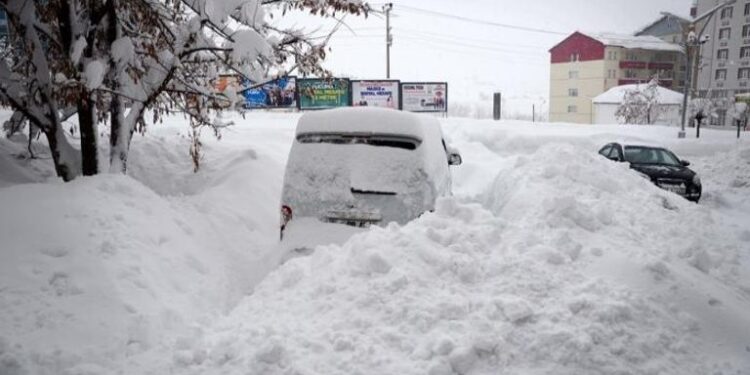 عاصفة ثلجية تضرب تركيا وتأجيل محتمل للمدارس