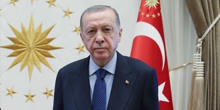 الرئيس أردوغان يهنئ العالم الإسلامي بمناسبة ليلة الإسراء والمعراج
