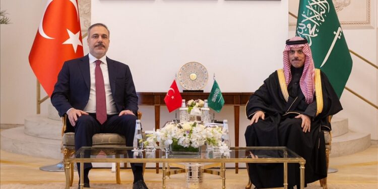 وزير الخارجية التركي يلتقي نظيره السعودي