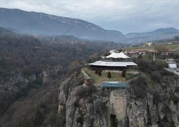 تركيا.. شرفة صفران بولو الزجاجية تستقبل 210 آلاف زائر في 2024