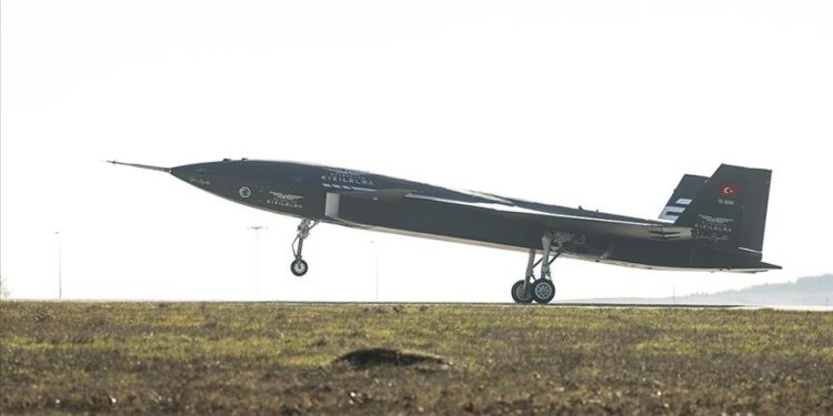 المسيرة التركية بيرقدار قزل إلما تجتاز بنجاح اختبار جديد للطيران