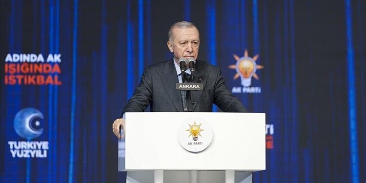 العدالة والتنمية يجدد الثقة بأردوغان رئيسا للحزب