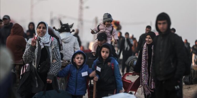 جمعية يدي باشاق التركية ترسل 13 شاحنة مساعدات إلى غزة