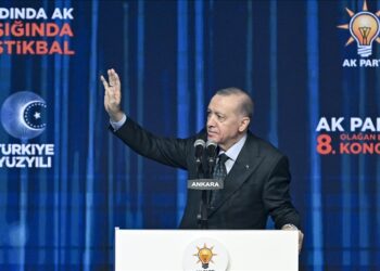 أردوغان يشكر مندوبي العدالة والتنمية لإعادة اختياره لرئاسة الحزب