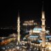 لافتات المحيا الرمضانية تزين مساجد إسطنبول التاريخية