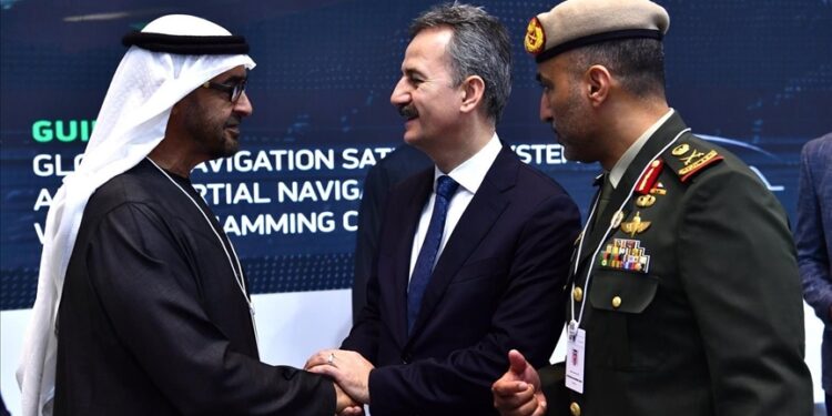 رئيس الصناعات الدفاعية التركي يبحث مع رئيس الإمارات علاقات التعاون