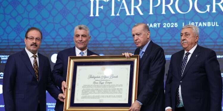 أردوغان يشيد بدور التجار في دعم كفاح تركيا من أجل الاستقلال الاقتصادي