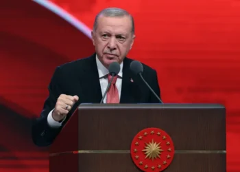 أردوغان يحذر حزب العمال الكردستاني من نكث وعده بإلقاء السلاح