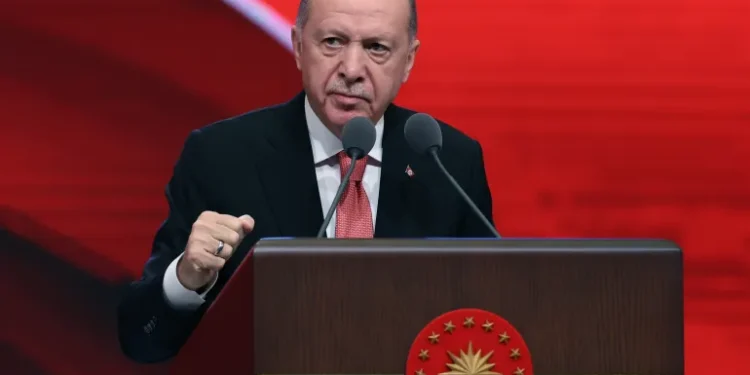 أردوغان يحذر حزب العمال الكردستاني من نكث وعده بإلقاء السلاح
