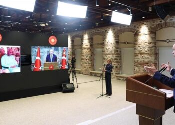 عبر اتصال مرئي.. أردوغان يشارك بافتتاح مسجد يحمل اسمه في غينيا