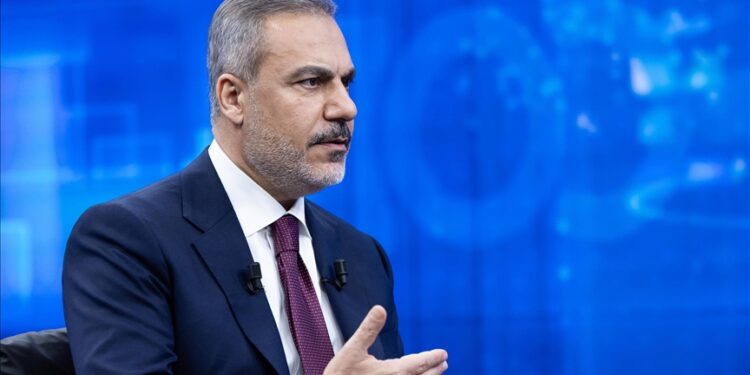 فيدان: يجب أن ينال أكراد سوريا حقوقا حُرموا منها بعهد الأسد