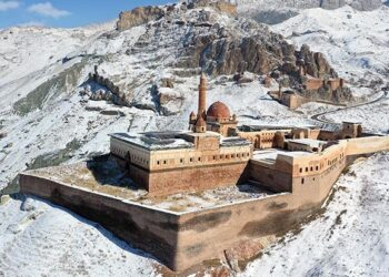 قصر إسحاق باشا.. سحر الشرق التركي لعشاق التصوير