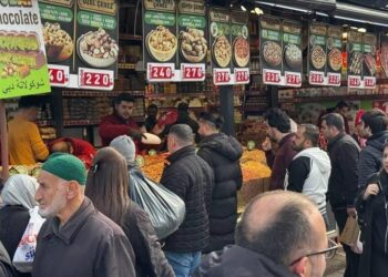 إسطنبول.. أسواق أمين أونو سحر التسوق الرمضاني