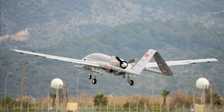 بيرقدار تي بي 3 تنجح في أول اختبار لإطلاق صاروخ أسرع من الصوت