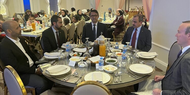 تيكا التركية تنظم إفطارا جماعيا لـ100 طفل يتيم بالأردن