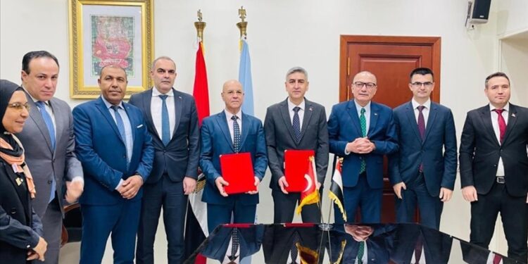 شركة هافلسان التركية توقع اتفاقية تعاون مع مصنع قادر المصري