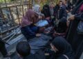 غزة.. استشهاد 14 فلسطينيا بقصف إسرائيلي على بيت عزاء شمال غزة