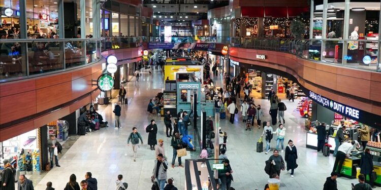 مطار صبيحة غوكتشن بإسطنبول يحطم رقمين قياسيين في وقفة العيد