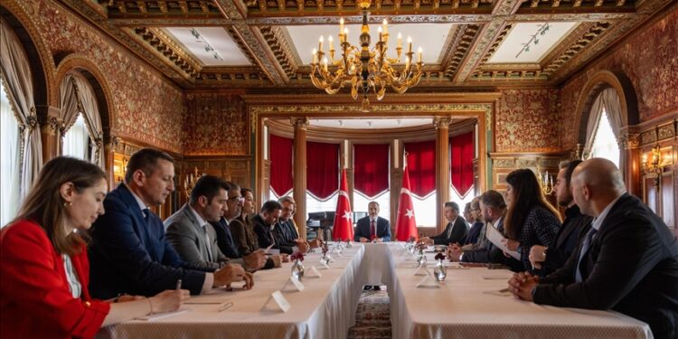 فيدان يلتقي ممثلي الجالية السورية بالولايات المتحدة