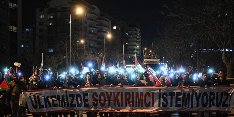 أنقرة.. خروج مظاهرة منددة بتصعيد العدوان الإسرائيلي على غزة