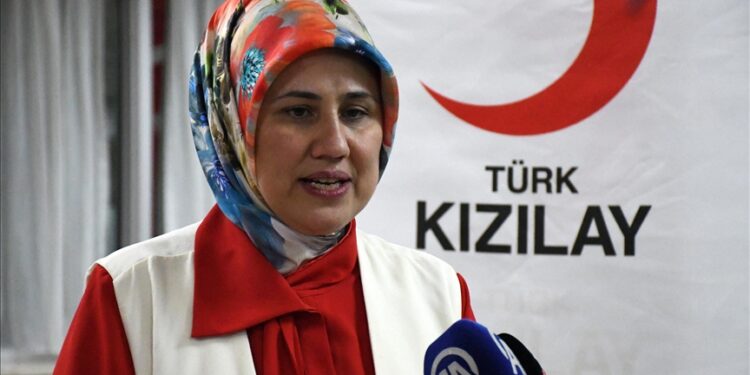 الهلال الأحمر التركي يسعى لتضميد جراح الفلسطينيين في غزة