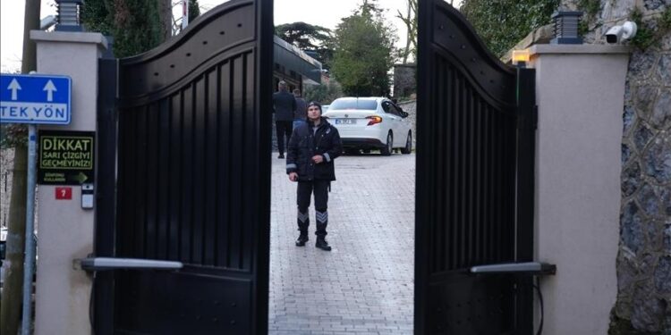 إسطنبول.. مذكرة توقيف بحق إمام أوغلو و99 آخرين بتهم فساد وإرهاب