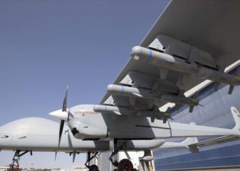 مسيرة آق سونغور التركية تسجل رقما قياسيا بالتحليق بمحرك محلي