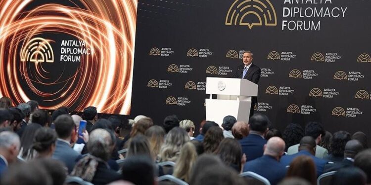 فيدان: استضفنا بمنتدى أنطاليا الدبلوماسي أكثر من 6 آلاف شخص