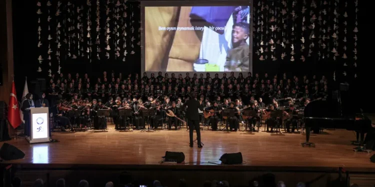 220 صوتا لأجل غزة.. طلاب أتراك يُغنون بـ6 لغات تضامنا مع الفلسطينيين