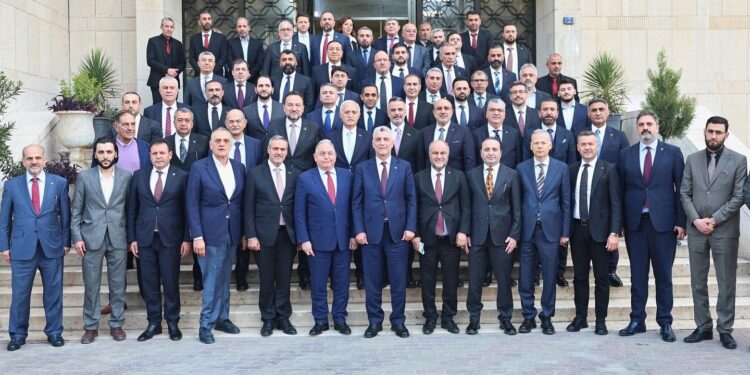 رجال الأعمال الأتراك يستعدون للمساهمة في إعادة إعمار سوريا