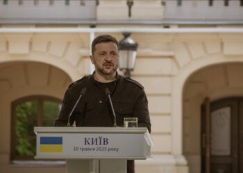 تصريح زيلينسكي عن انتظاره بوتين بتركيا يتصدر عناوين الإعلام العالمي