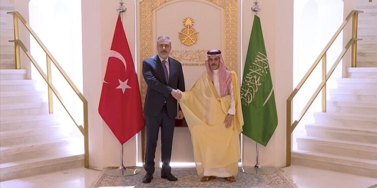 فيدان وابن فرحان يترأسان اجتماع مجلس التنسيق التركي السعودي