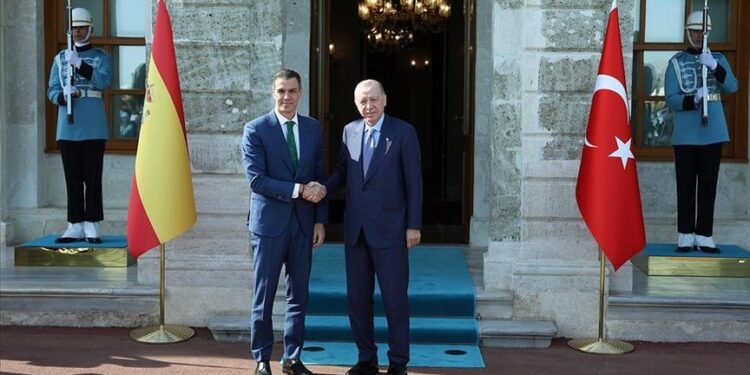 أردوغان يستقبل رئيس الوزراء الإسباني في إسطنبول