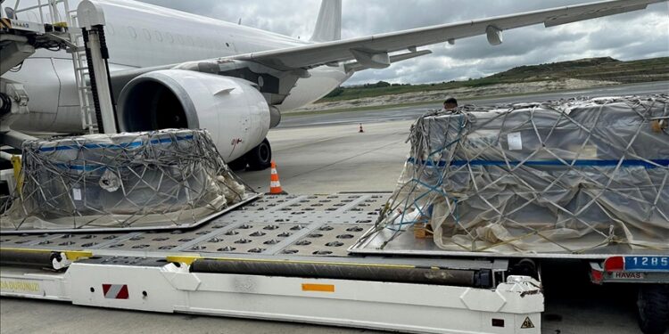 تركيا ترسل مساعدات لإخماد حرائق بورتسودان المستمرة منذ 5 أيام