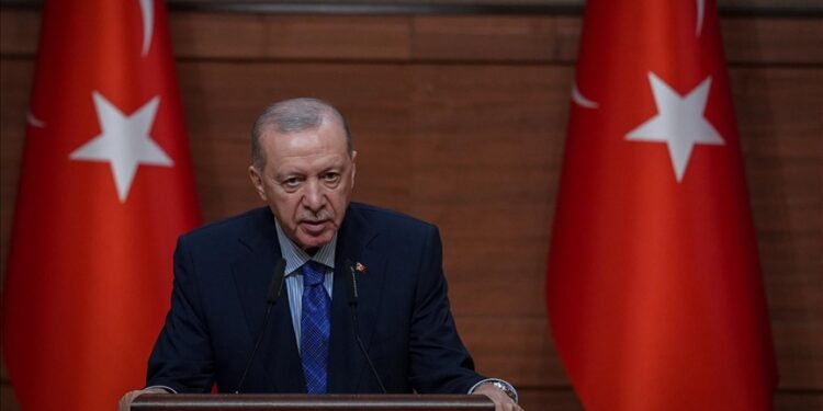 أردوغان يهنئ عمال بلاده بمناسبة عيدهم