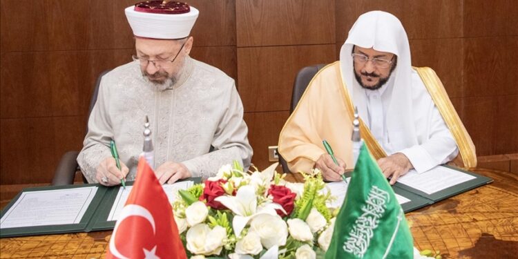 الشؤون الدينية التركية توقع مذكرة تفاهم مع الشؤون الإسلامية السعودية