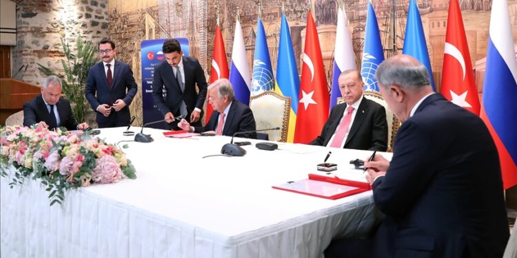 مفاوضات إسطنبول تحي الأمل بحل أزمة أوكرانيا