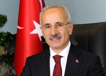 تركيا والإمارات تبحثان تعزيز التعاون في مجالات النقل والبينة التحتية