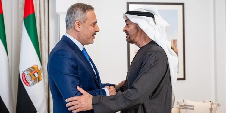 فيدان يلتقي الرئيس الإماراتي في أبوظبي